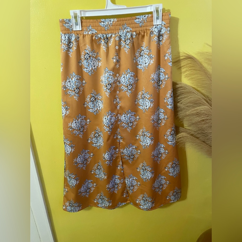 ☀️NWOT LOFT Orange and White Patterned Midi Skirt